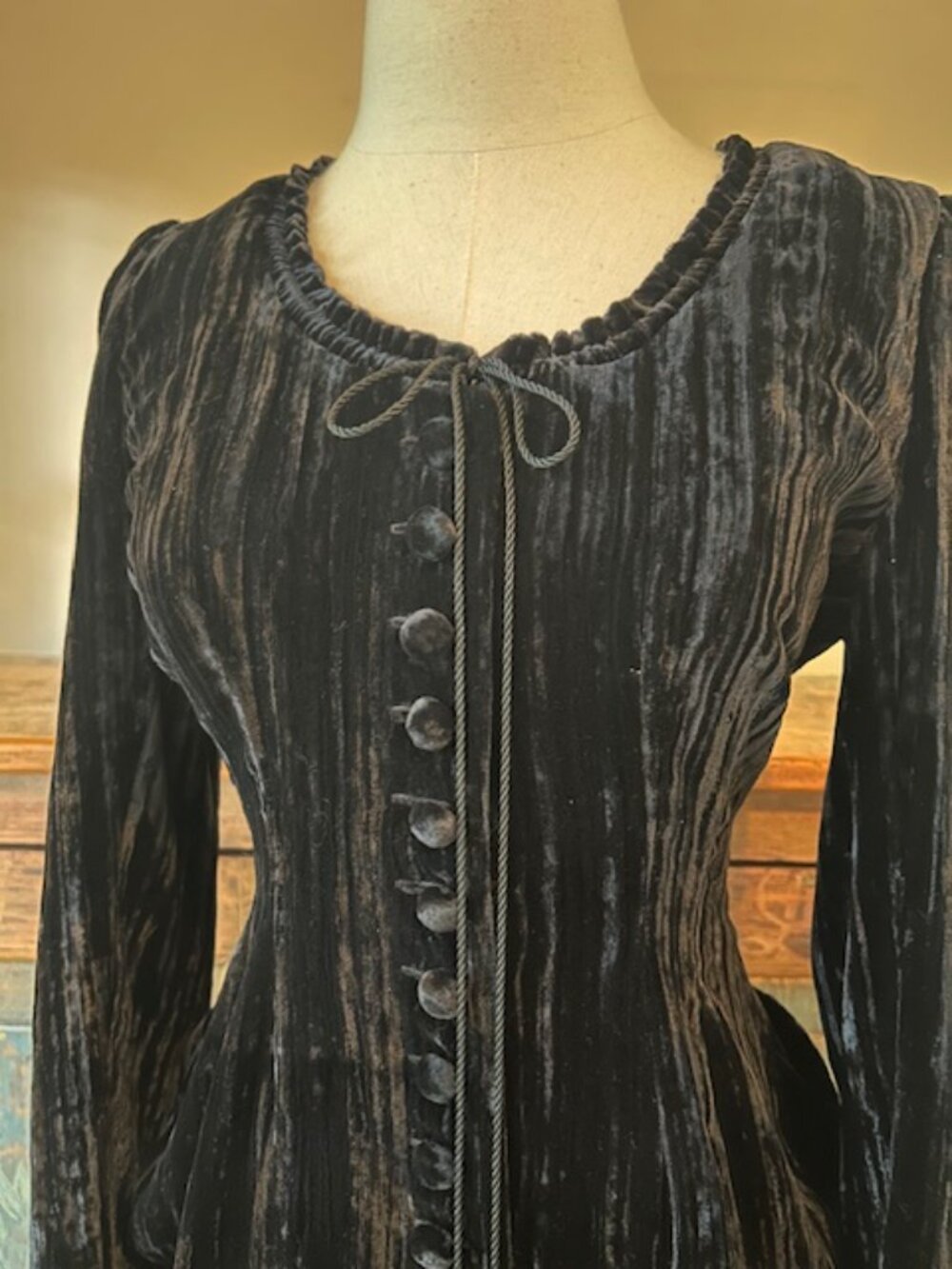 Vintage Y2K Betsey Johnson Black Crushed Velvet Bustle Top - Picture 3 of 12